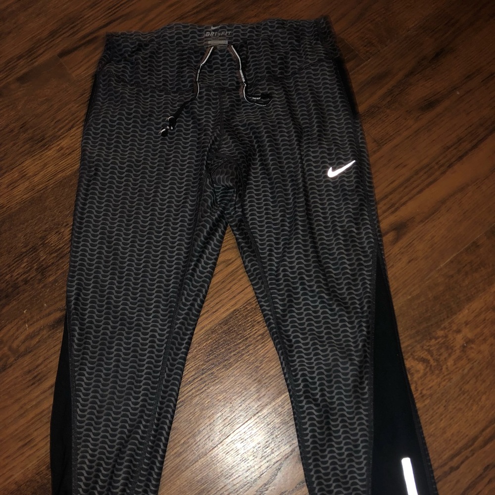 cropped nike leggings